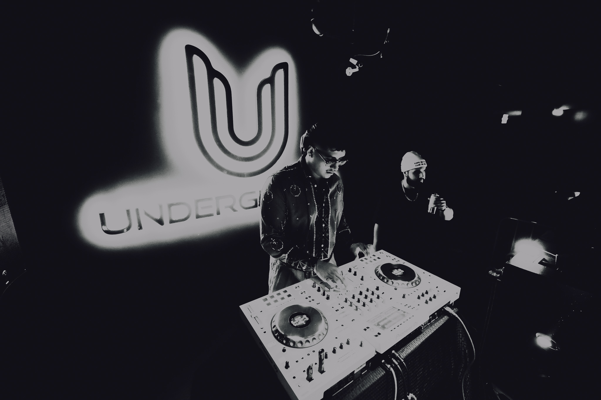 DJ Flatline performing